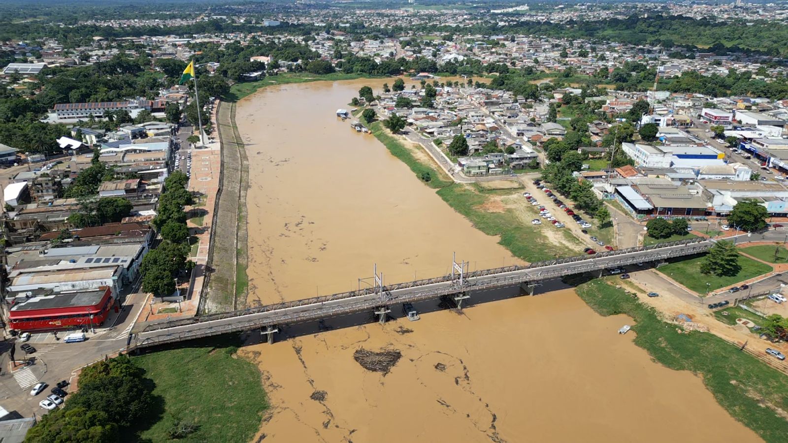 Com 75% da reforma da Ponte Metálica executada, Deracre traça ações para evitar acúmulo de balseiros nos pilares da obra