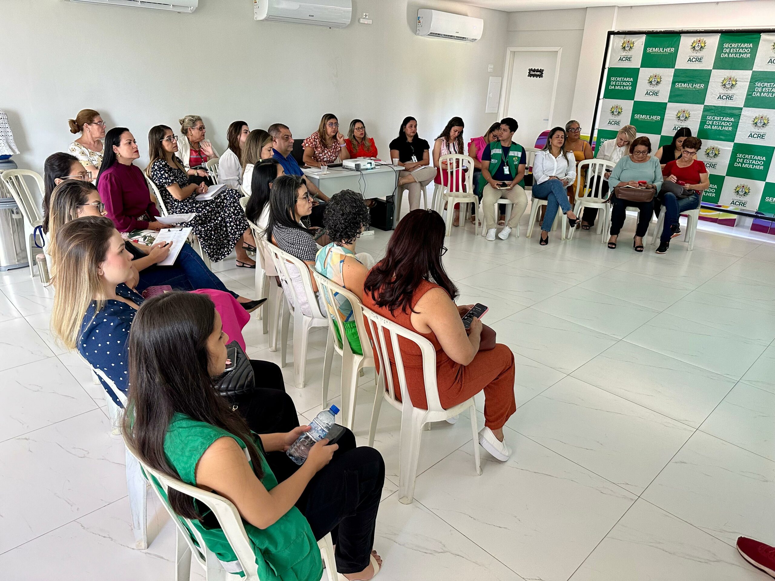 Com foco no fortalecimento de políticas públicas, Semulher discute estratégias para 2024